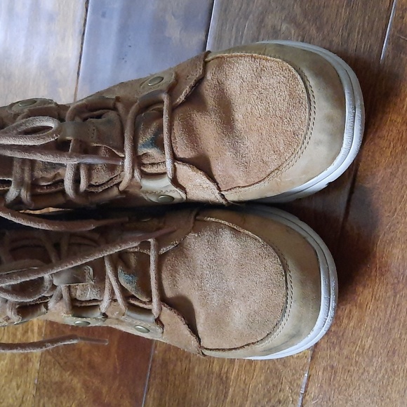 Waterproof Sorel boots size 7.5 - Picture 3 of 7